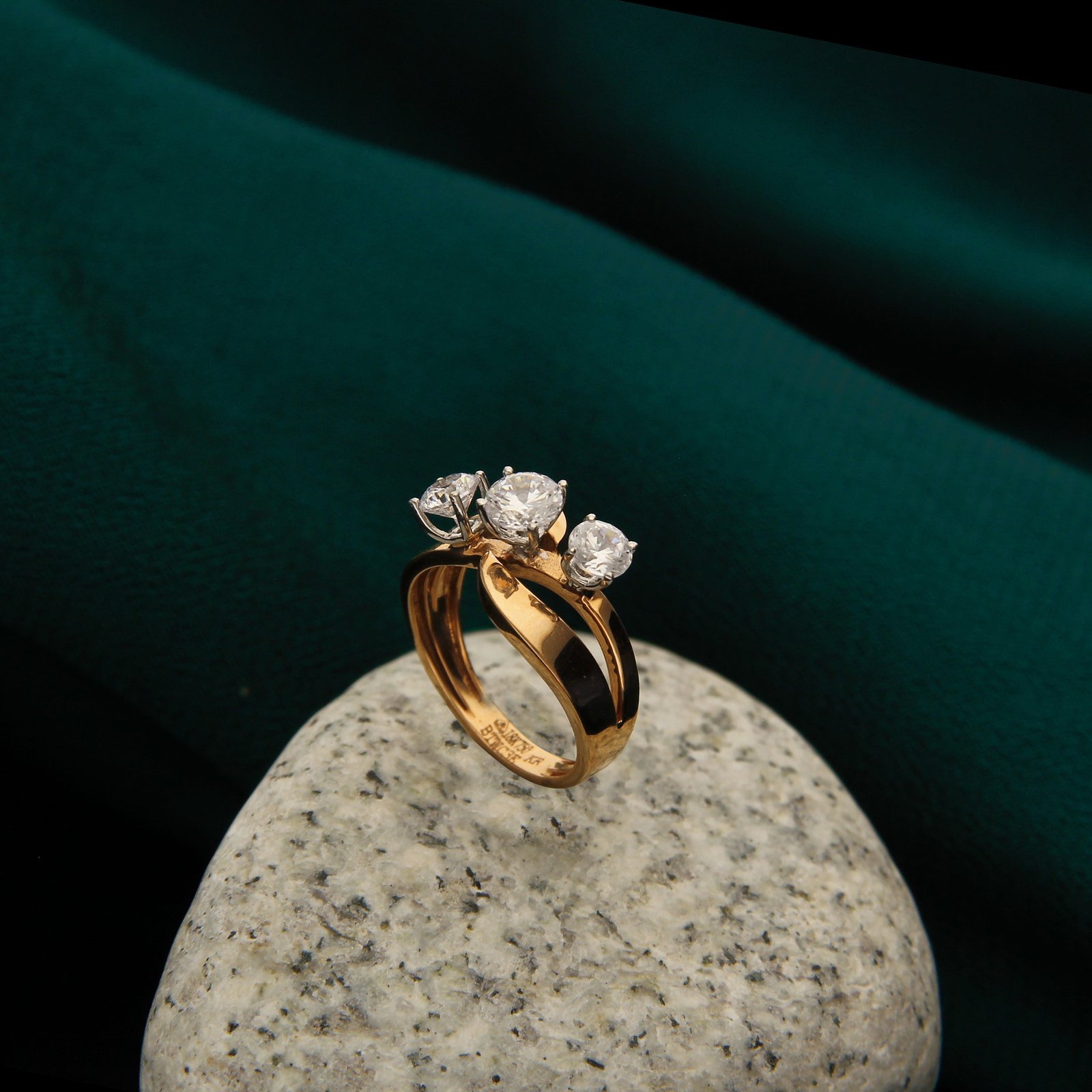 FANCY RING